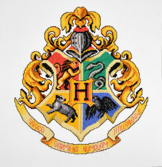 Counted Cross Stitch Pattern 'Hogwarts School Crest' - Download in PDF