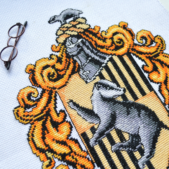 Counted Cross Stitch Pattern "Hufflepuff Crest" - Download in PDF