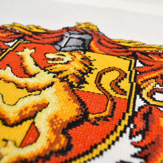 Counted Cross Stitch Pattern "Gryffindor Crest" - Download in PDF