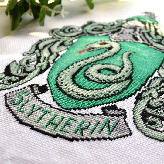 Counted Cross Stitch Pattern "Slytherin Crest" - Download in PDF