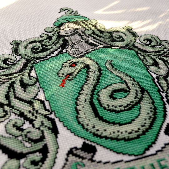 Counted Cross Stitch Pattern "Slytherin Crest" - Download in PDF