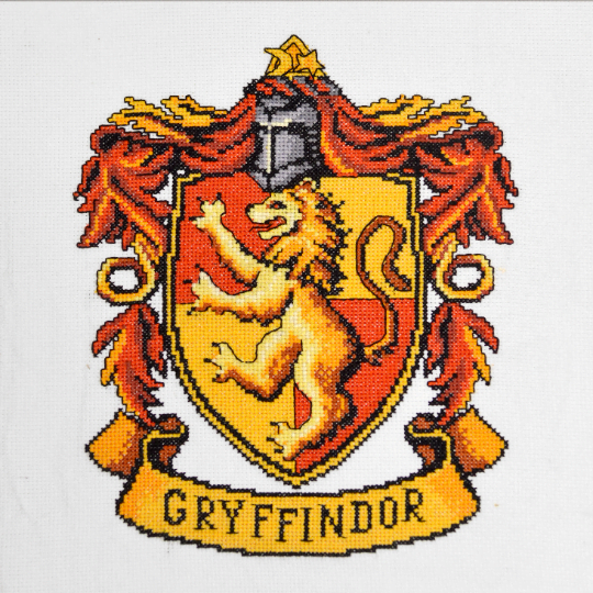 Counted Cross Stitch Pattern "Gryffindor Crest" - Download in PDF