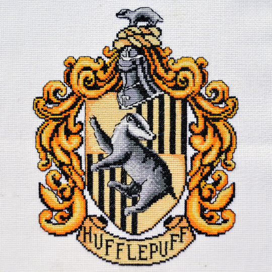 Counted Cross Stitch Pattern "Hufflepuff Crest" - Download in PDF